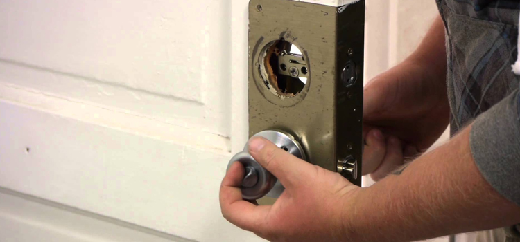 Home Lock Change in Vandenberg Village